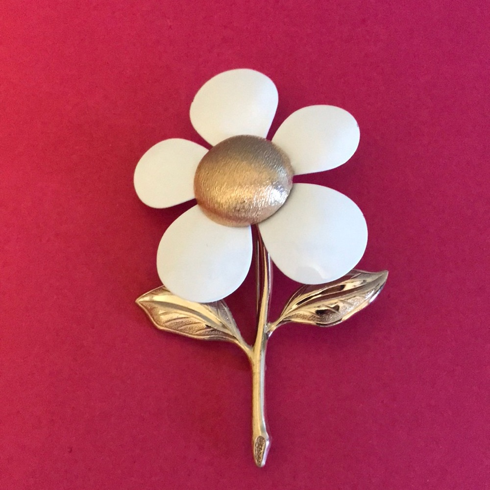 Vintage Sarah Coventry flower brooch